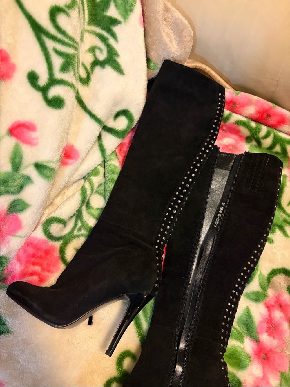 Women’s Black Suede Knee-High Stiletto Boots - Picture 5 of 7